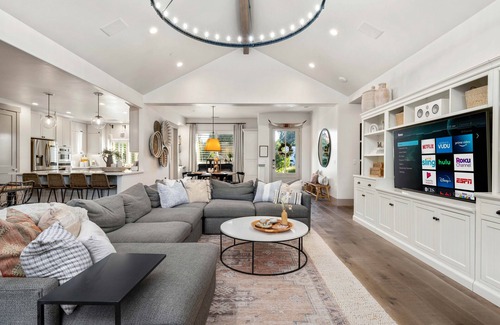 Loomis House | Family Getaway w/Pool, Hot Tub, Gym, Fire pit & BBQ