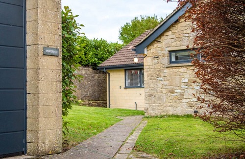 Bath House | Family & group friendly, free parking, central house