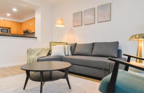 Darling Harbour Apartment | Family Harbour Escape with Harbour Views & Parking