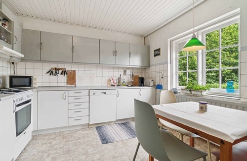 Listed House | Family holiday near beach, town and nature