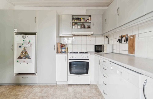 Listed House | Family holiday near beach, town and nature