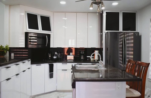 McAllen House | Family Luxury Home With Pool in Mcallen Near by Hospitals and Stores