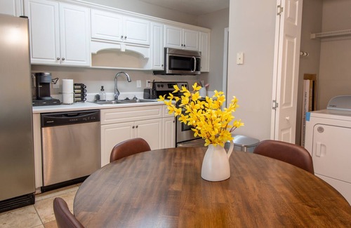 Evans House | Family Nook, Perfect Family Friendly Getaway for 4