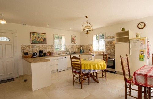 Sainte-Orse Cottage | Family Retreat with Modern Amenities in the Périgord Countryside