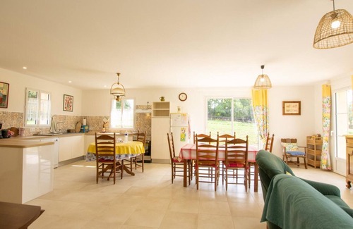 Sainte-Orse Cottage | Family Retreat with Modern Amenities in the Périgord Countryside