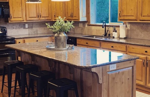 Fruitland House | Family Reunion Lodge Sleeps 22 with Pickleball, Ziplines, Firepit+ 90 min to SLC