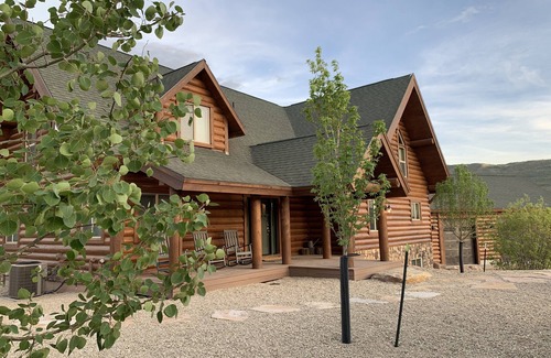 Fruitland House | Family Reunion Lodge Sleeps 22 with Pickleball, Ziplines, Firepit+ 90 min to SLC