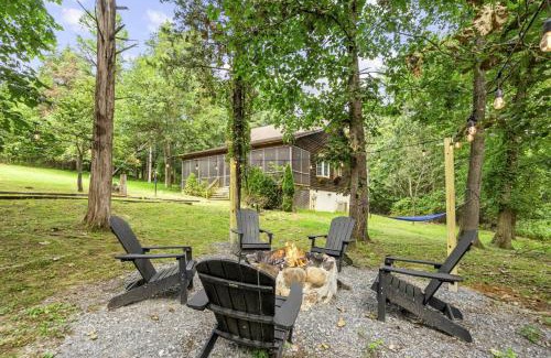 Luray House | Family Screened Porch with Swing Fire Pit Grill and Deck