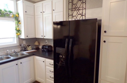 Edgar House | Family-sized lakehouse w/dock and water access. Close to Gainesville!