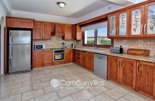 Pegeia Villa | Family Villa Short Walk To Coral Bay Strip 5 Min and Pub, Shops etc