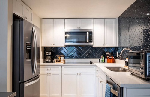 Nashville Condo | Famous Music Row Presidential Suite 2 Bedroom, 2 Bathroom, 4 Beds