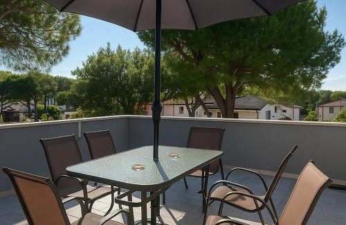 Lignano Pineta Apartment | Fancy Penthouse with Hot Tub