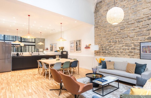 Quartier des Grandes-Carrieres Apartment | Fantastic Architect Loft for 10 guests near Metro
