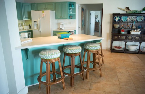 Paget Condo | Fantastic condo accommodating 6 people with spectacular view of the South Shore