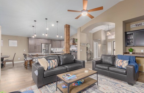 Gilbert House | Fantastic Location! Beautiful 4 Beds, Priv Heated Pool half mi to Dwntwn Gilbert