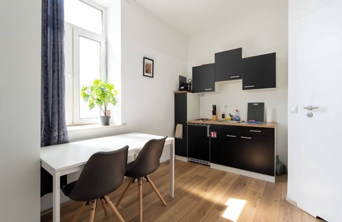 Rudolfsheim-Funfhaus Condo | Faraway Studios 43