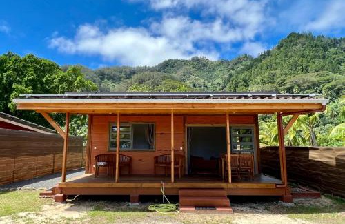 Moorea-Maiao Ski Chalet | Fare Tau Otaha - Comfy cabin w Private Beach Access