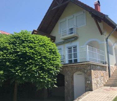 Rezi House | Farkas Apartman Rezi