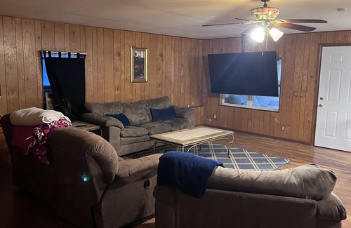 Deepwater House | Farm House on 30 acres by Truman Lake, Clinton Missouri, and Bucksaw Marina