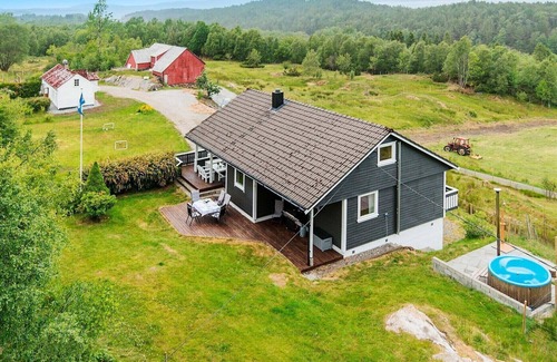 Lindas House | Farm vacation by the fjord near Bergen