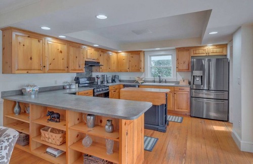 Nelson House | Farmhouse getaway for family vacations and friend retreats - heated pool, amazing views, close to wineries/breweries