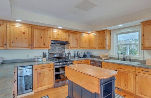 Nelson House | Farmhouse getaway for family vacations and friend retreats - heated pool, amazing views, close to wineries/breweries