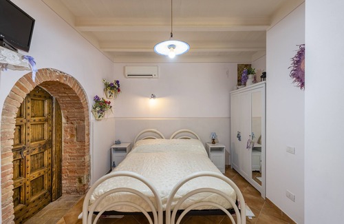 Morrona Other | FARMHOUSE PISA HILLS-PAPAVERO. PRIVATE OUTDOOR AREA. POOL & JACUZZI.