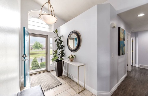 Farmington House | Farmington Gem, fenced yard, sleeps 6