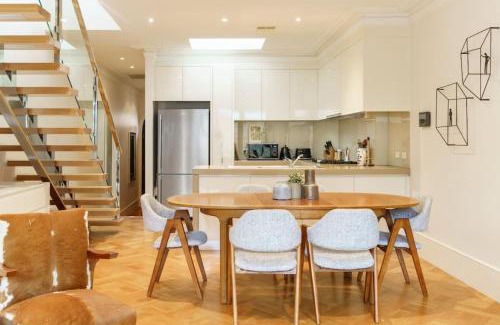 Carlton South House | Farrah Designer Three Bedroom Carlton Residence
