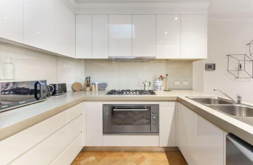 Carlton South House | Farrah Designer Three Bedroom Carlton Residence