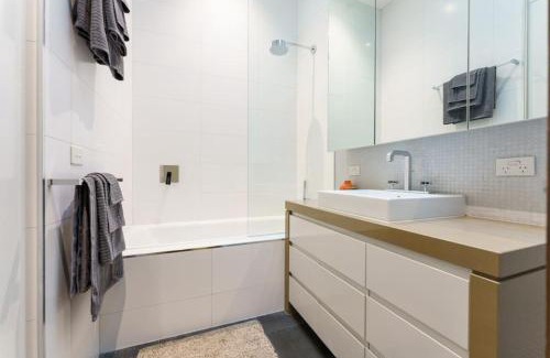 Carlton South House | Farrah Designer Three Bedroom Carlton Residence