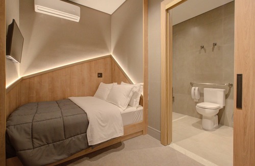 Aeroporto Internacional Governador Andre Franco Montoro Hotel | Fast Sleep Suites by Slaviero Hotéis dentro do Aeroporto Guarulhos Terminal 2, desembarque Oeste