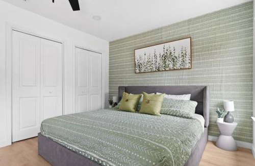 South Lamar House | Fast Wifi Desks SoCo DT Zilker -Pet
