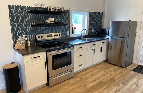 Erbs Cove Apartment | Fauna studio on the lake - minutes from St Martins!