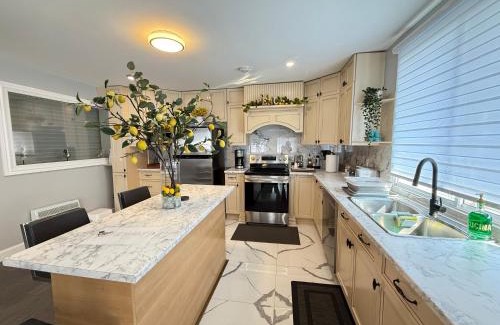 Ahuntsic-Cartierville Apartment | Feels like a Home ,Away from Home !