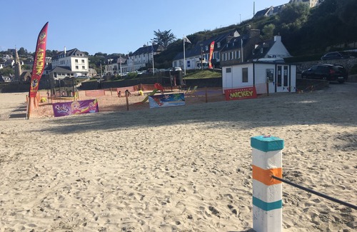 Saint-Michel-en-Greve House | Feet in the water