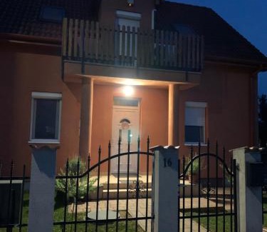 Egerszalok Apartment | Fehér Orchidea Apartman