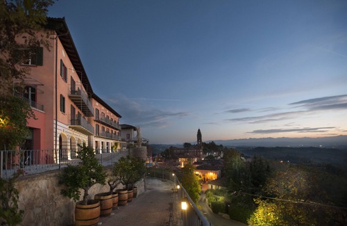 Monforte d'Alba Apartment | Felicin - Palazzo Boeri Panoramic Suites