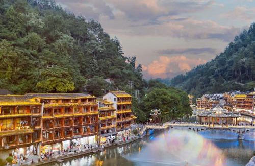 Fenghuang Hotel | Fenghuang Ancient Town Fuyuan Riverside Homestay