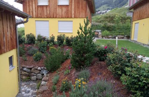 Engadin Scoul House | Feriendorf Uorsin