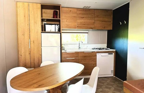 Cabrieres-dʼAigues House | Ferienhaus Ansouis mit Jaccuzi 33m2 - 2 Schlafzimmer - 2 Badezimmer + Jacuzzi 4 Personen