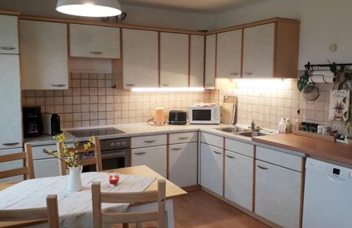 Kirchschlag Apartment | Ferienhaus mit Garten für 4 Personen