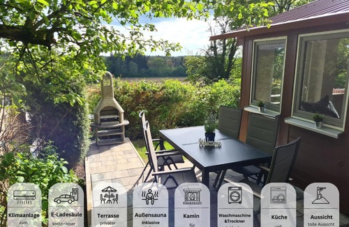 Roth House | Ferienhaus Rothsee-Oase ideale Ausgangslage mit tollem Ausblick, Sauna und privatem Garten