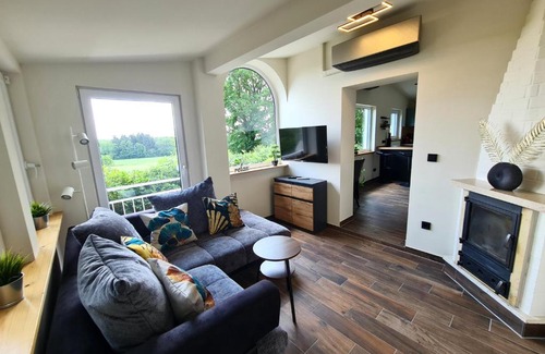 Roth House | Ferienhaus Rothsee-Oase ideale Ausgangslage mit tollem Ausblick, Sauna und privatem Garten