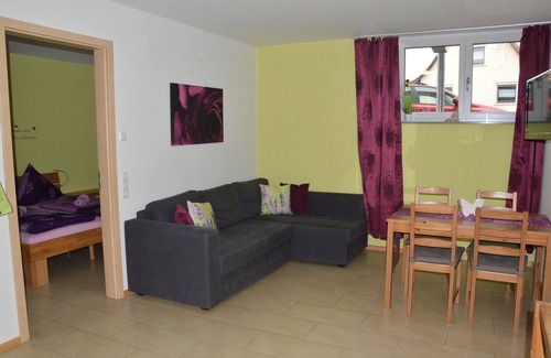 Rheinhausen House | Ferienwohnung am Brunnen