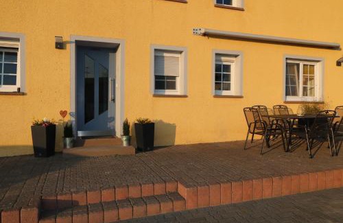 Edingen Apartment | Ferienwohnung Am Pfaffenderbach