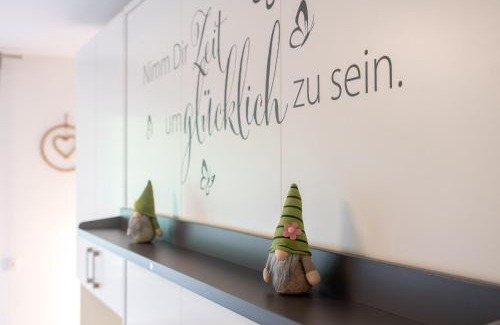 Feldberg House | Ferienwohnung BUTTERBLUME, Feldberg - Haus Wiesenquelle