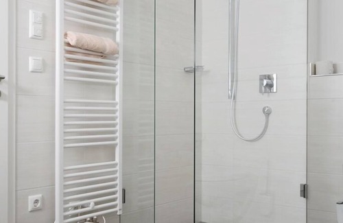 Prien am Chiemsee Apartment | Ferienwohnung C mit 2 Sep. Schlafzimmer, Südbalkon, 90qm