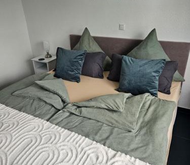 Iversheim Apartment | Ferienwohnung Elya, Ihre Auszeit zwischen Therme, Outlet, Natur