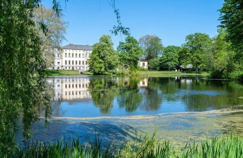Semlow Apartment | Ferienwohnung Grafensuite im Schloss Semlow - Schloss Semlow mit Englischem Landschaftspark